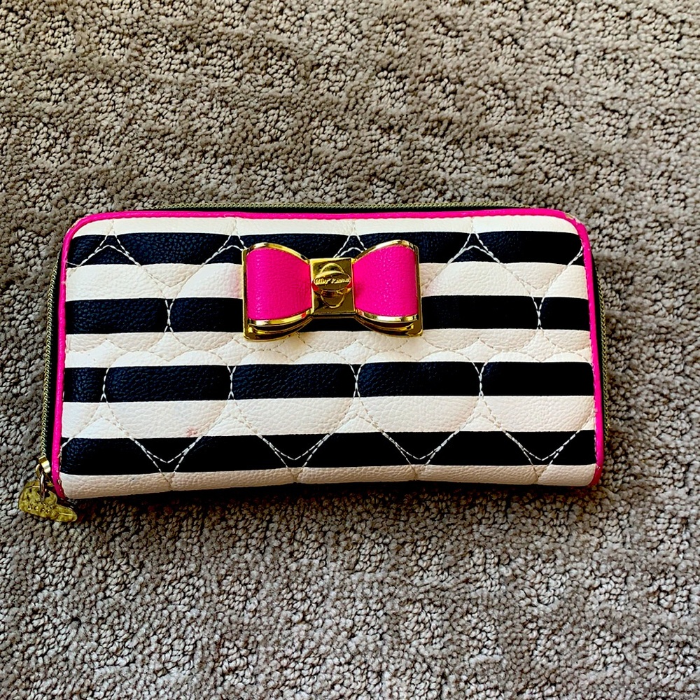 Betsey Johnson wallet